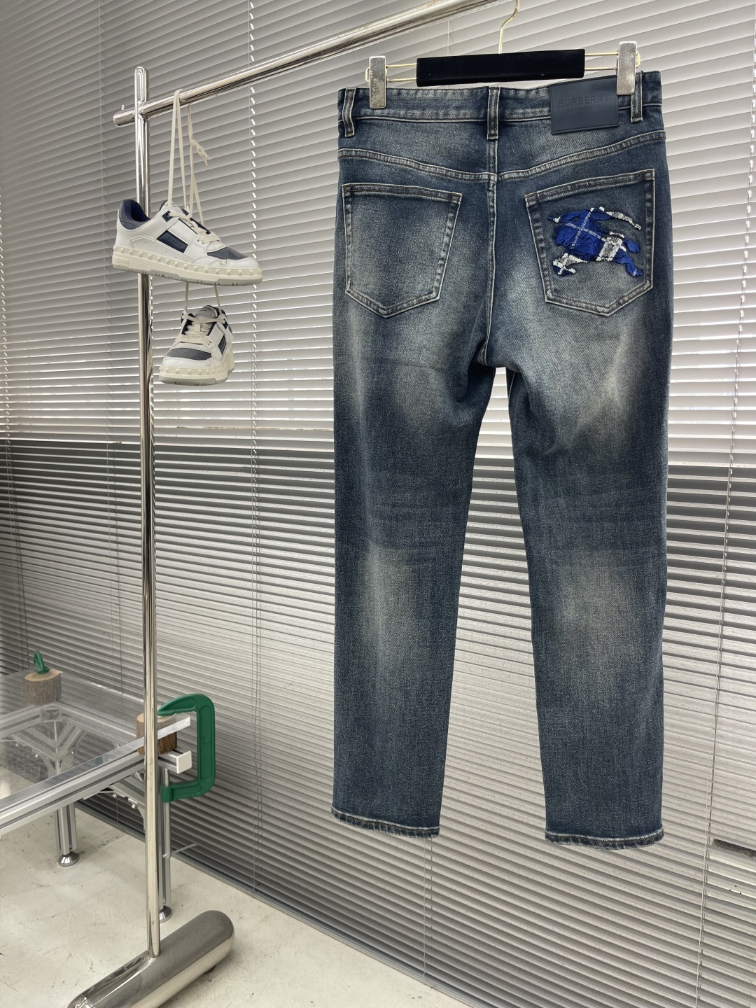 

-BBR    2025早秋新款牛仔裤，定制原版水洗牛仔面料，透气性舒适性及高，独特设计，顶级印花工