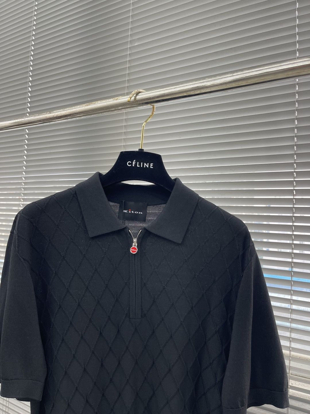 

-KITON    25春夏新款完美主义者高端商务针织Polo衫，男士半拉链领口菱格针织马球衫。顶级