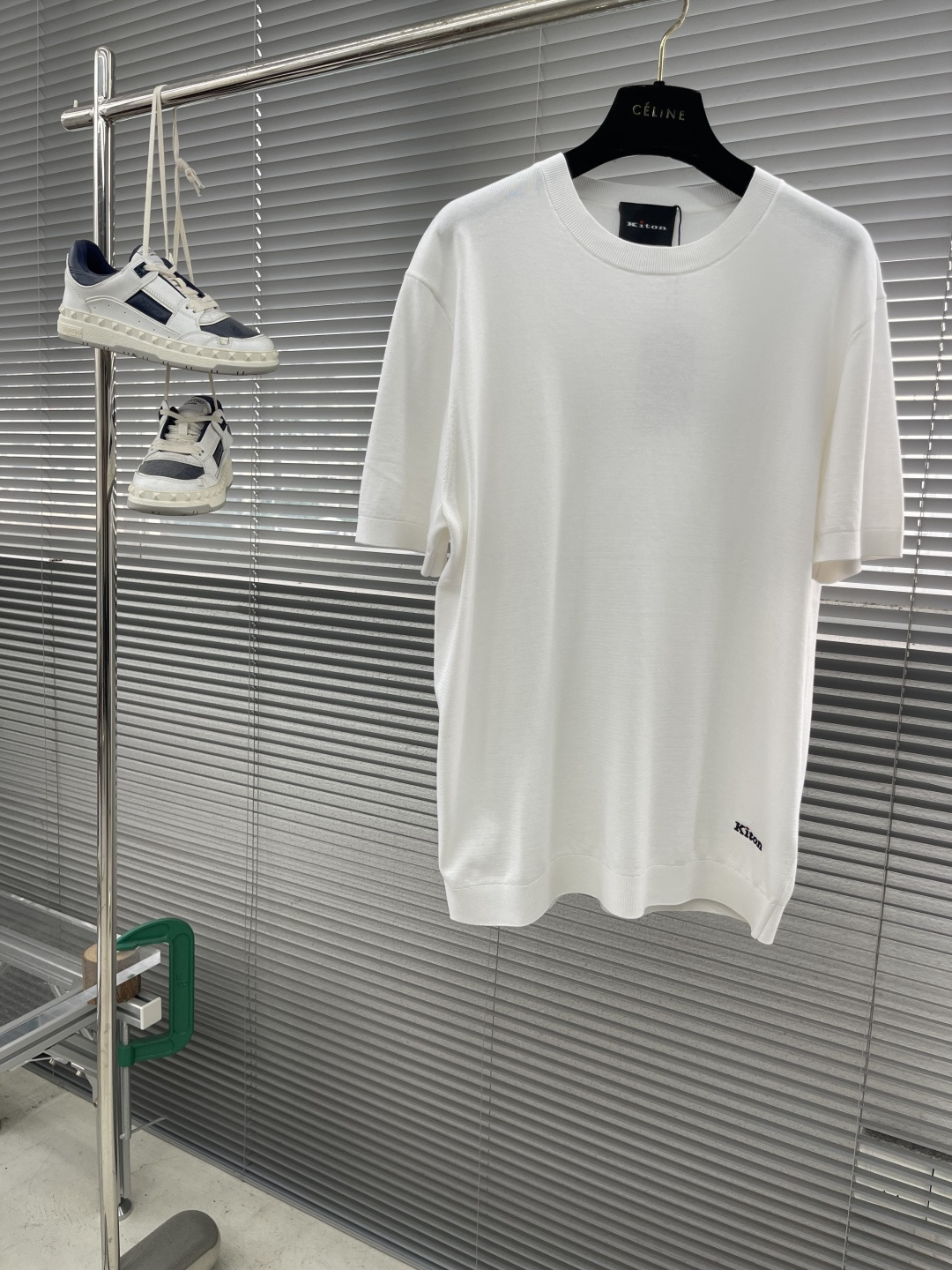 

-KITON25SS春夏新款针织纤维棉圆领短Tee，男士下摆字母标识刺绣休闲短袖T恤针织衫！贸易公司