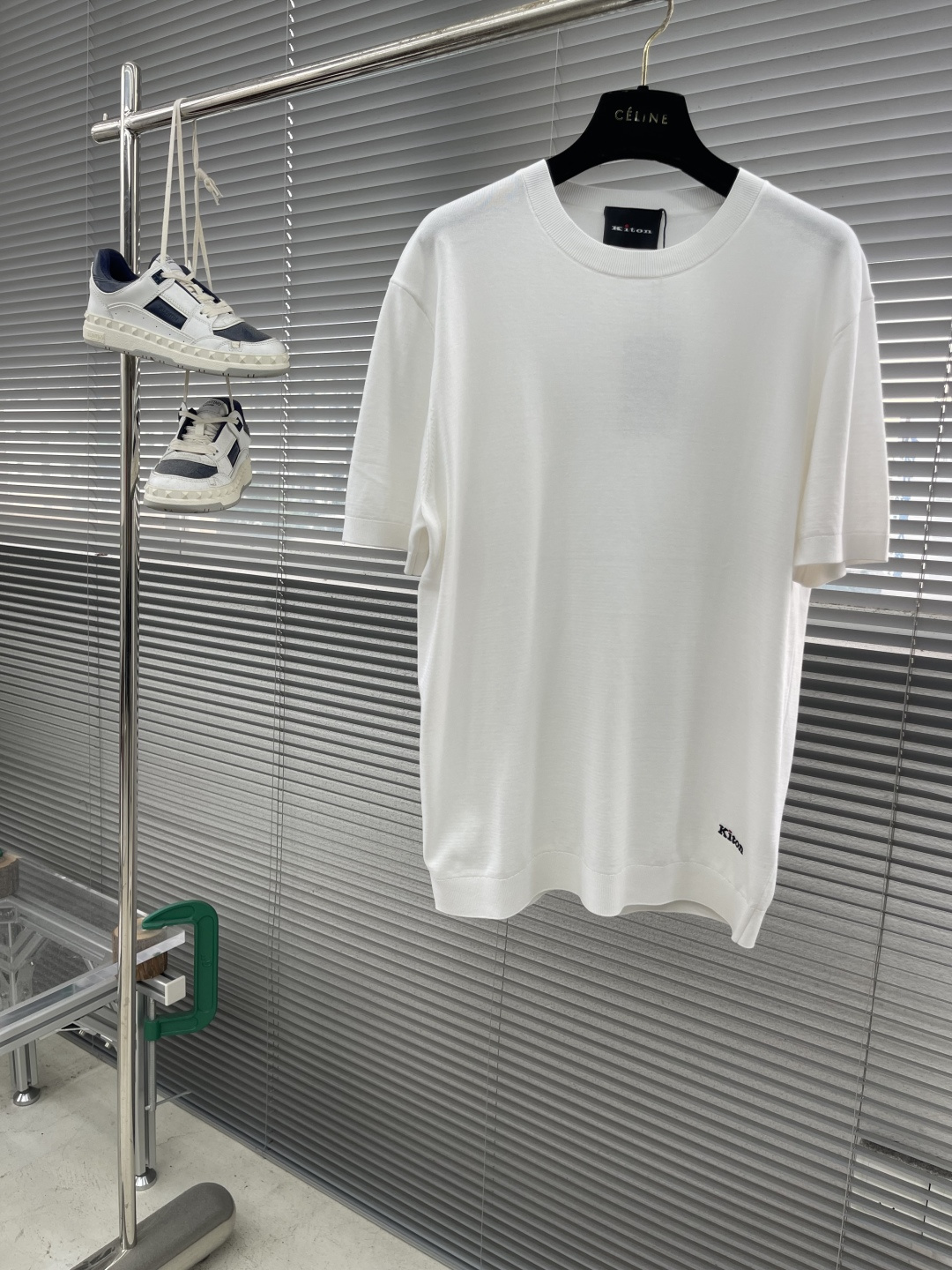 

-KITON25SS春夏新款针织纤维棉圆领短Tee，男士下摆字母标识刺绣休闲短袖T恤针织衫！贸易公司