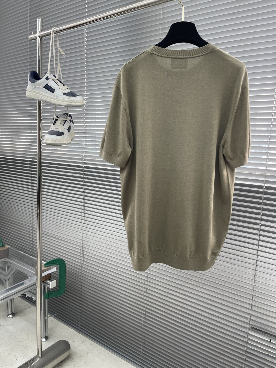 

-KITON25SS春夏新款针织纤维棉圆领短Tee，男士下摆字母标识刺绣休闲短袖T恤针织衫！贸易公司