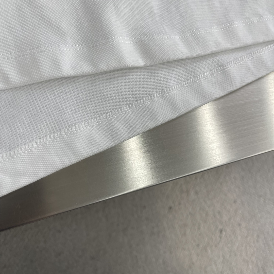 -ALO 刺绣标识‼️短袖T恤采用超级高成本的390克高克重双股双纱纯棉面料 此面料厚实挺括 穿着既保暖