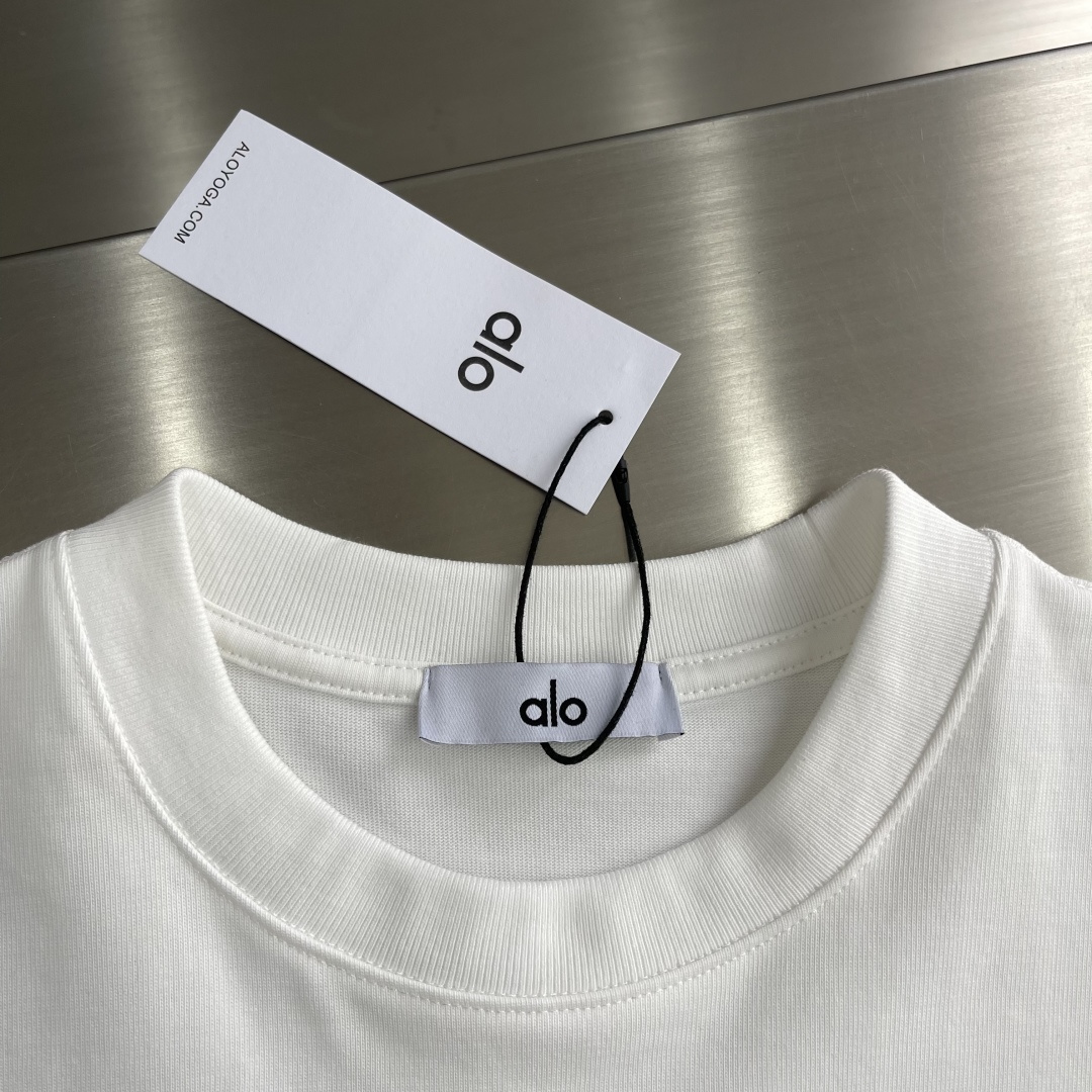 -ALO 刺绣标识‼️短袖T恤采用超级高成本的390克高克重双股双纱纯棉面料 此面料厚实挺括 穿着既保暖
