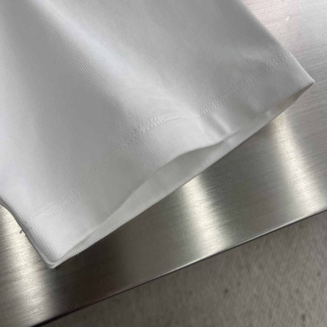 -ALO 刺绣标识‼️短袖T恤采用超级高成本的390克高克重双股双纱纯棉面料 此面料厚实挺括 穿着既保暖