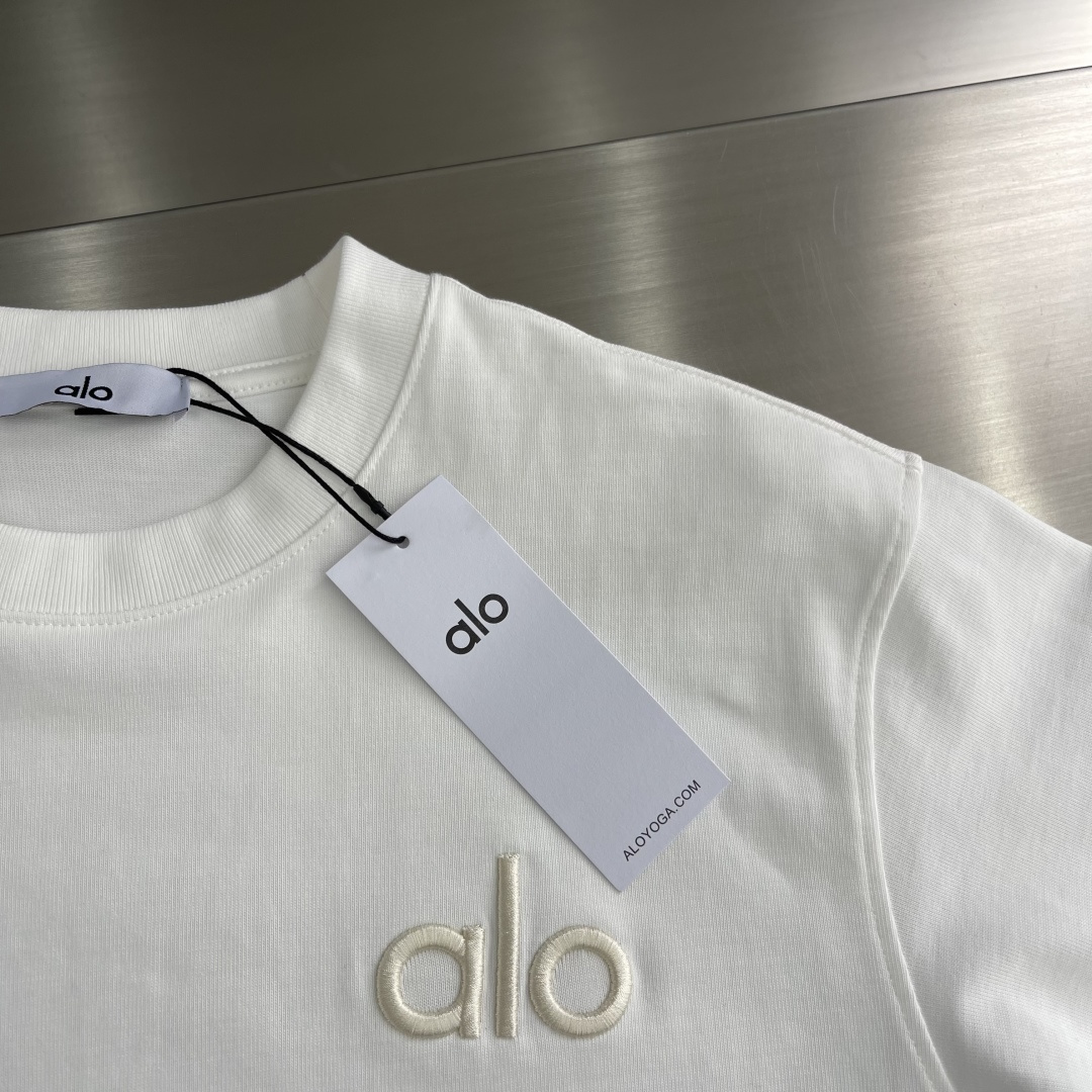 -ALO 刺绣标识‼️短袖T恤采用超级高成本的390克高克重双股双纱纯棉面料 此面料厚实挺括 穿着既保暖