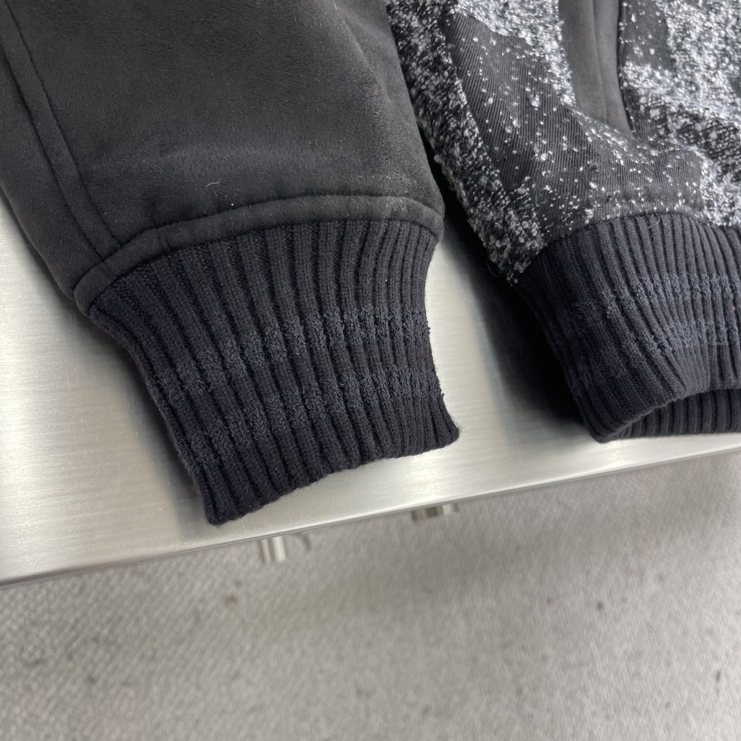 -驴牌 25ss新款款棒球束腰夹克为珠皮呢衣身巧妙织入 2025 春夏时装秀的 Damoflage 图案