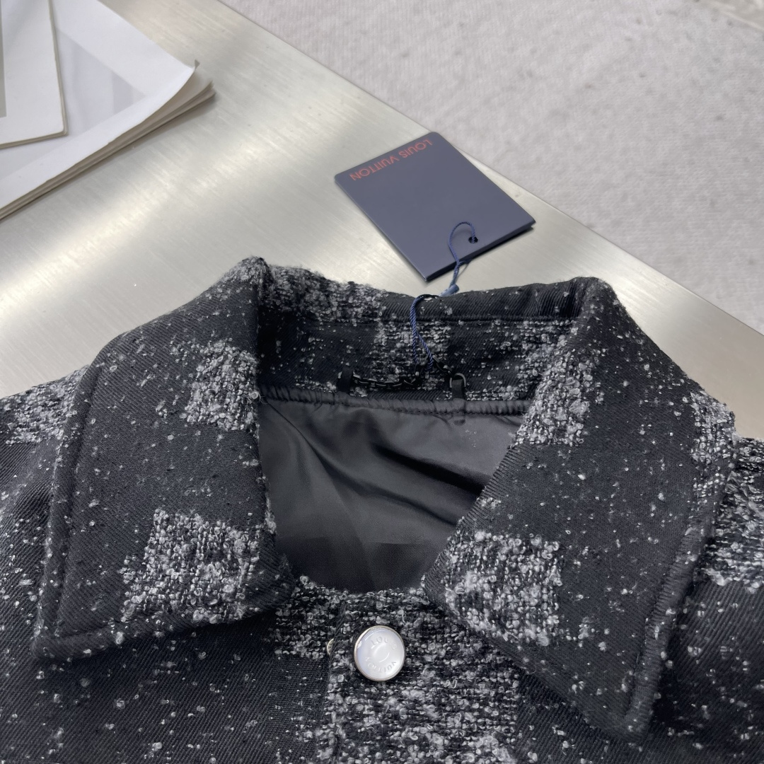 -驴牌 25ss新款款棒球束腰夹克为珠皮呢衣身巧妙织入 2025 春夏时装秀的 Damoflage 图案