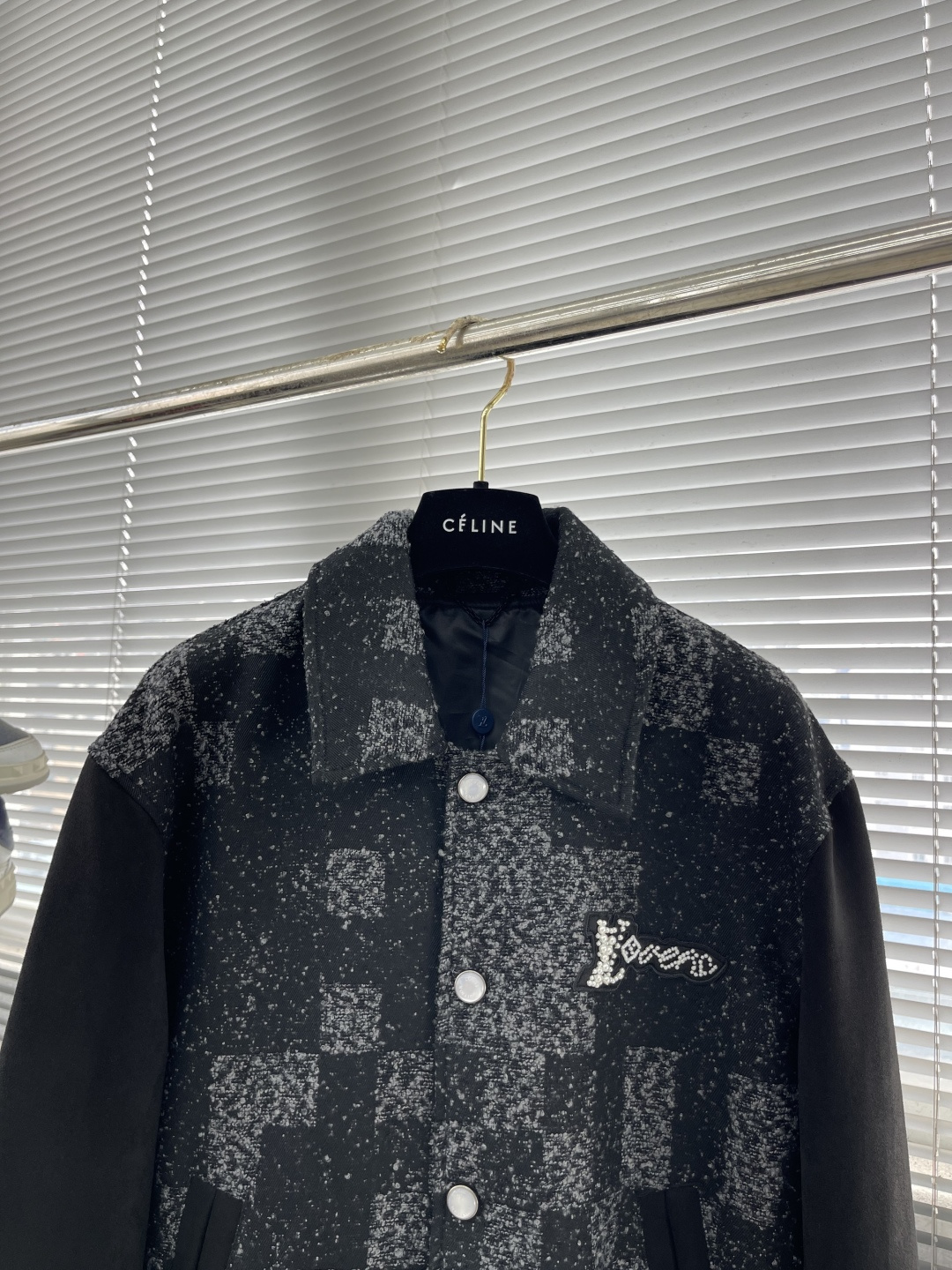 -驴牌 25ss新款款棒球束腰夹克为珠皮呢衣身巧妙织入 2025 春夏时装秀的 Damoflage 图案