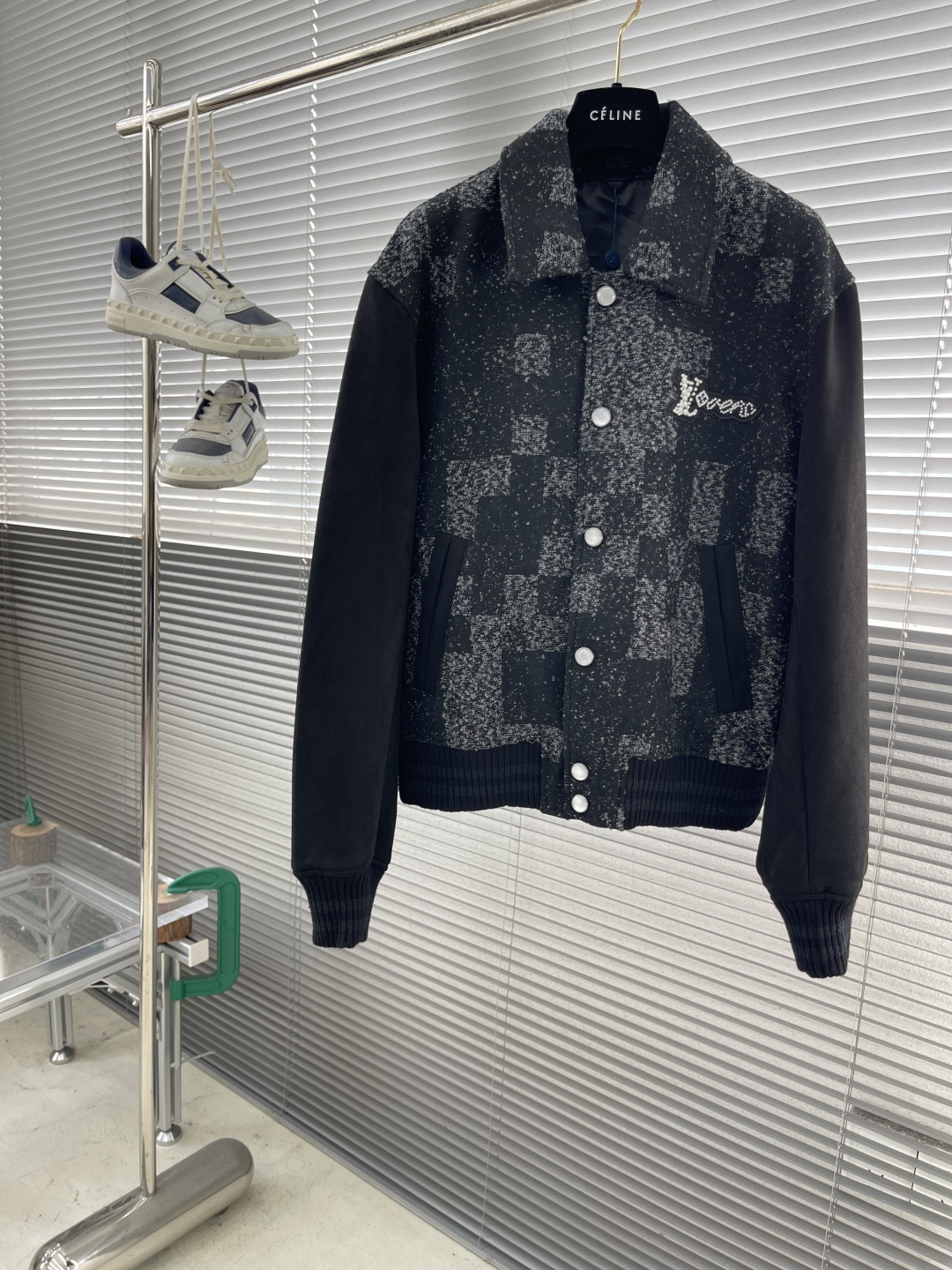 -驴牌 25ss新款款棒球束腰夹克为珠皮呢衣身巧妙织入 2025 春夏时装秀的 Damoflage 图案