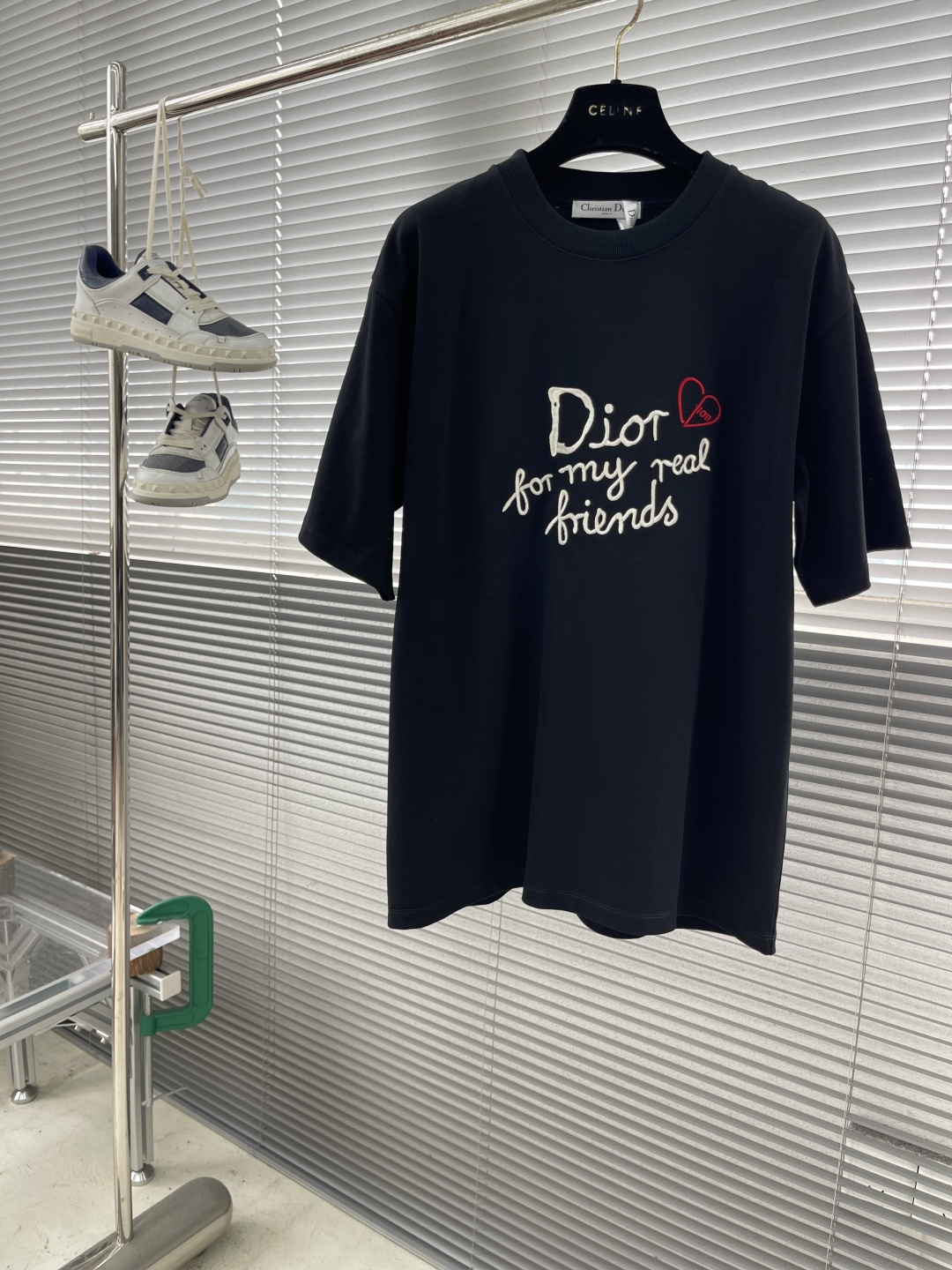 -Dio 爱心💗刺绣🪡 短袖T恤采用超级高成本的390克高克重双股双纱纯棉面料 此面料厚实挺括 穿着既保