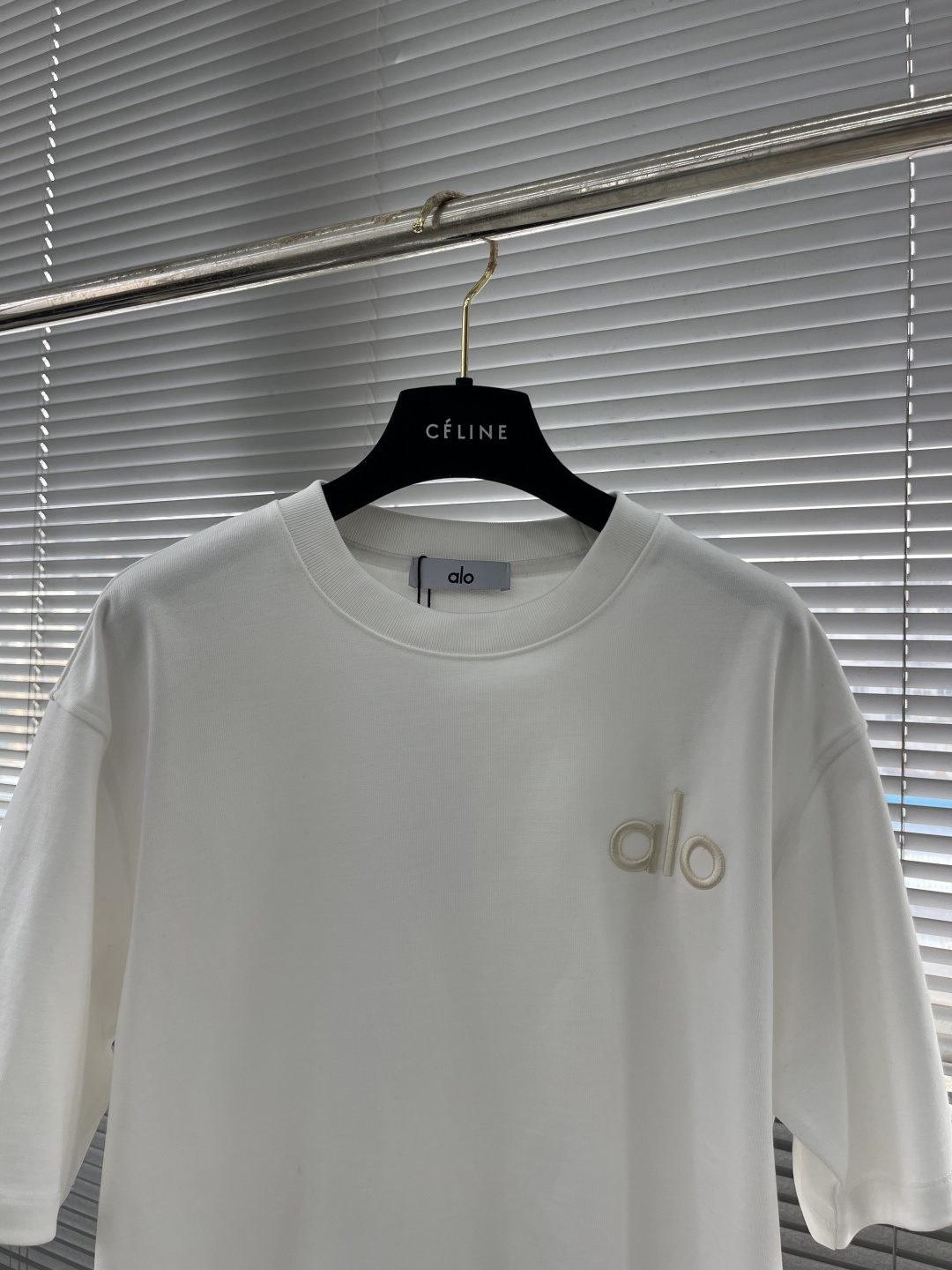 -ALO 刺绣标识‼️短袖T恤采用超级高成本的390克高克重双股双纱纯棉面料 此面料厚实挺括 穿着既保暖