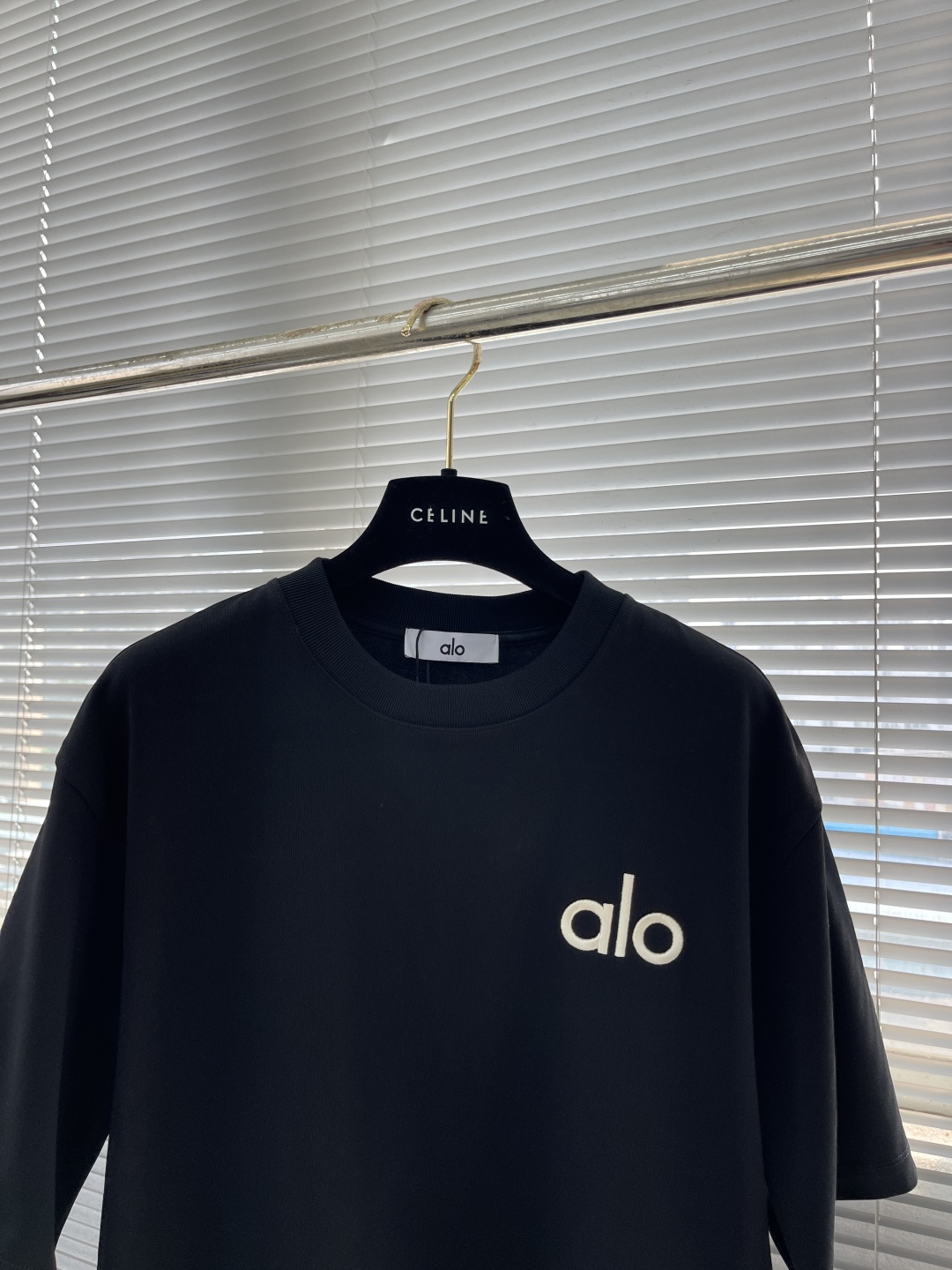 -ALO 刺绣标识‼️短袖T恤采用超级高成本的390克高克重双股双纱纯棉面料 此面料厚实挺括 穿着既保暖