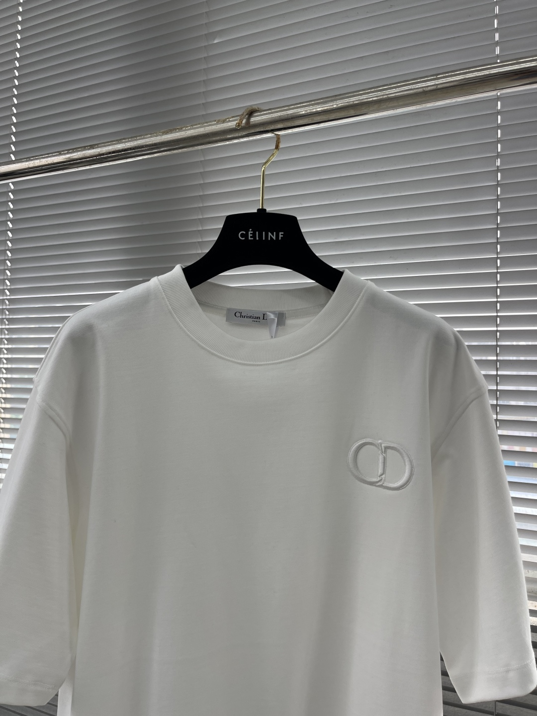 -Dio 刺绣标识‼️短袖T恤采用超级高成本的390克高克重双股双纱纯棉面料 此面料厚实挺括 穿着既保暖