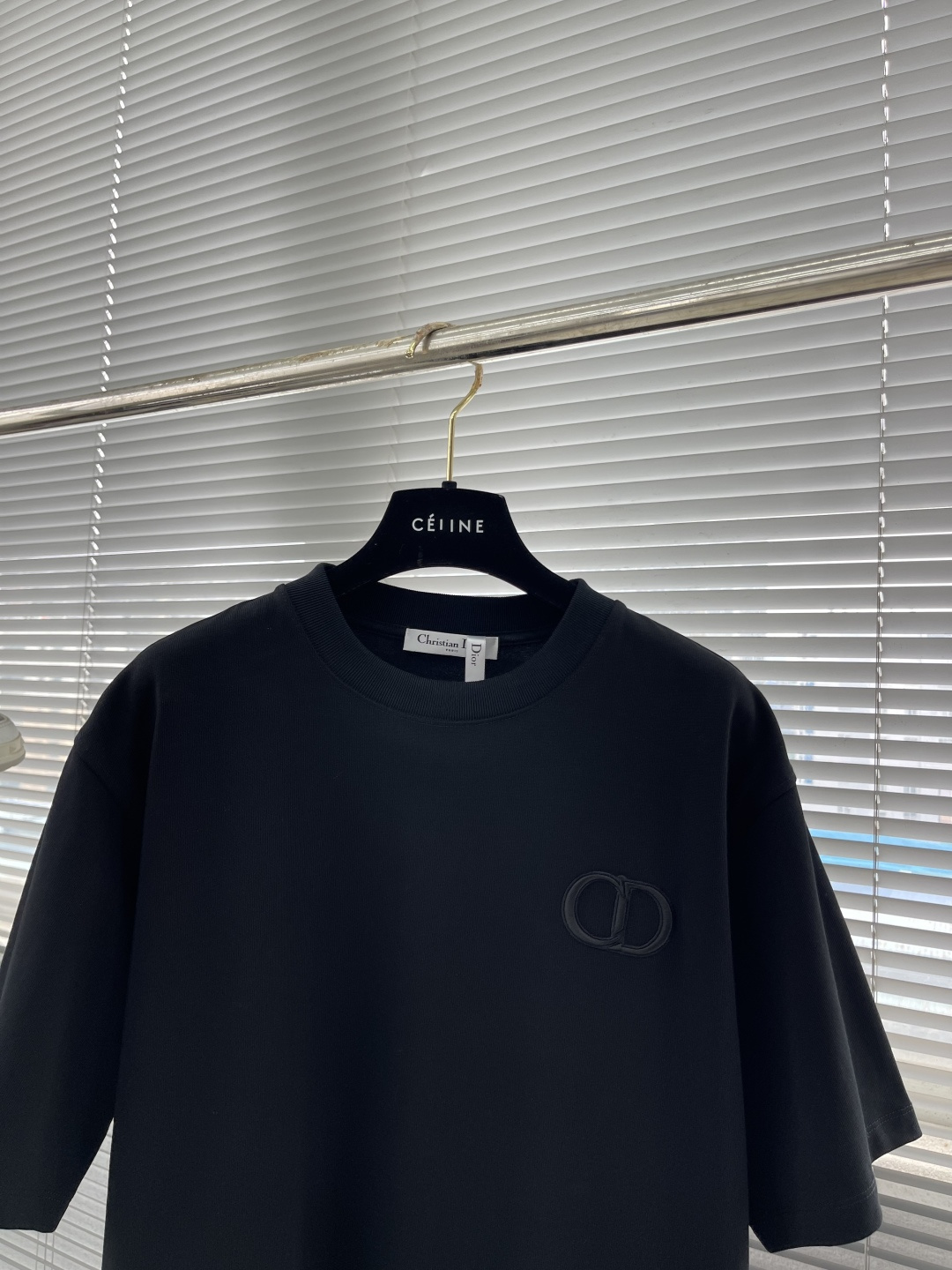 -Dio 刺绣标识‼️短袖T恤采用超级高成本的390克高克重双股双纱纯棉面料 此面料厚实挺括 穿着既保暖