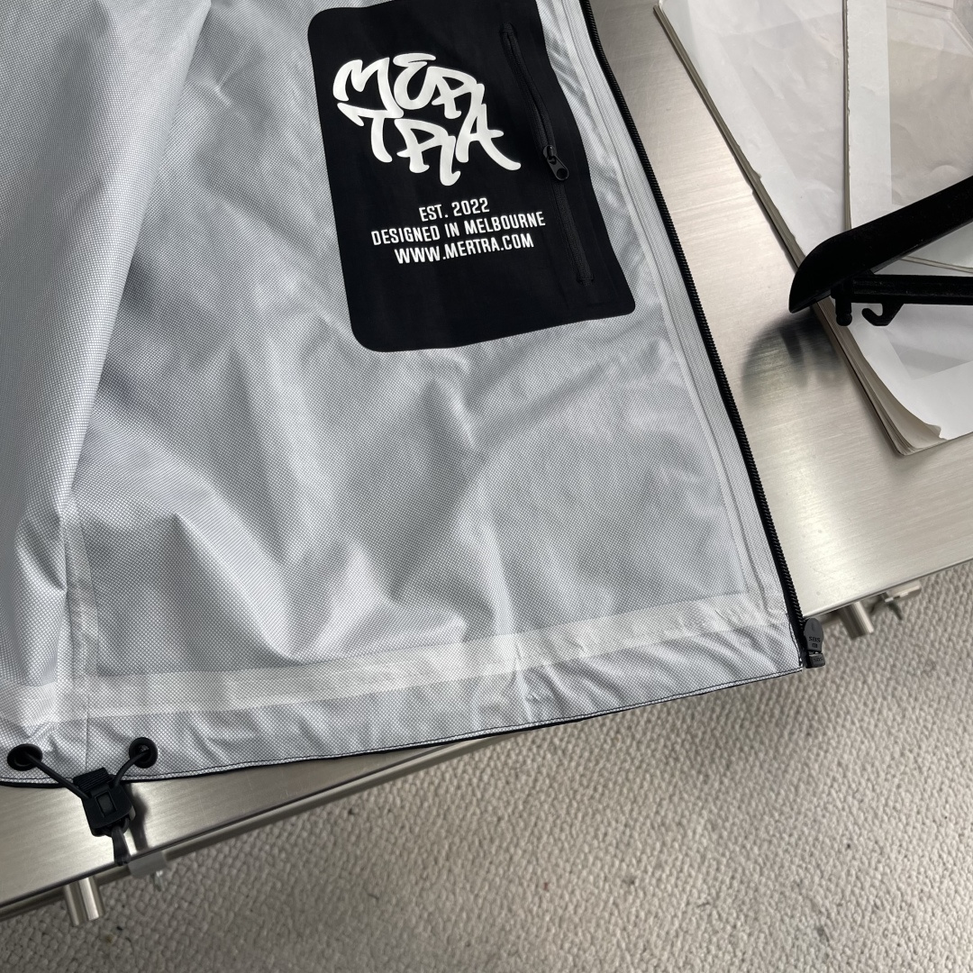 -Mertra 温变印花（软壳冲锋衣）（澳大利亚品牌）软壳面料采用三防功能，面料表面采用温控印花工艺，遇