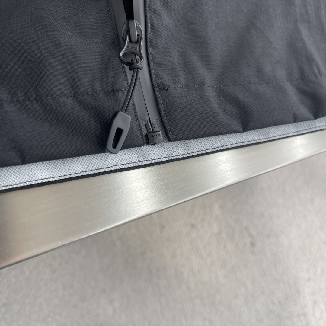 -Mertra 温变印花（软壳冲锋衣）（澳大利亚品牌）软壳面料采用三防功能，面料表面采用温控印花工艺，遇