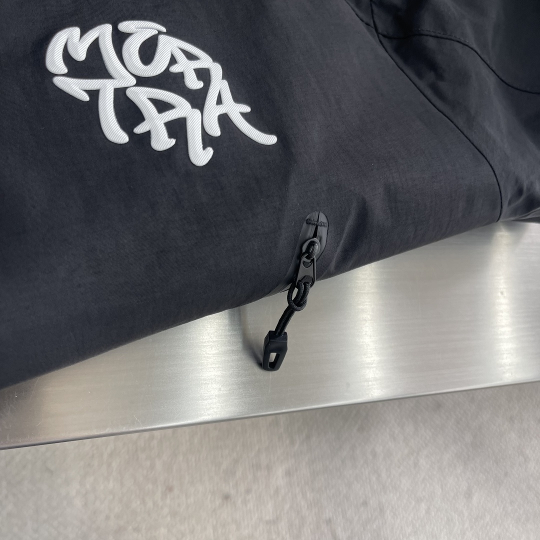 -Mertra 温变印花（软壳冲锋衣）（澳大利亚品牌）软壳面料采用三防功能，面料表面采用温控印花工艺，遇