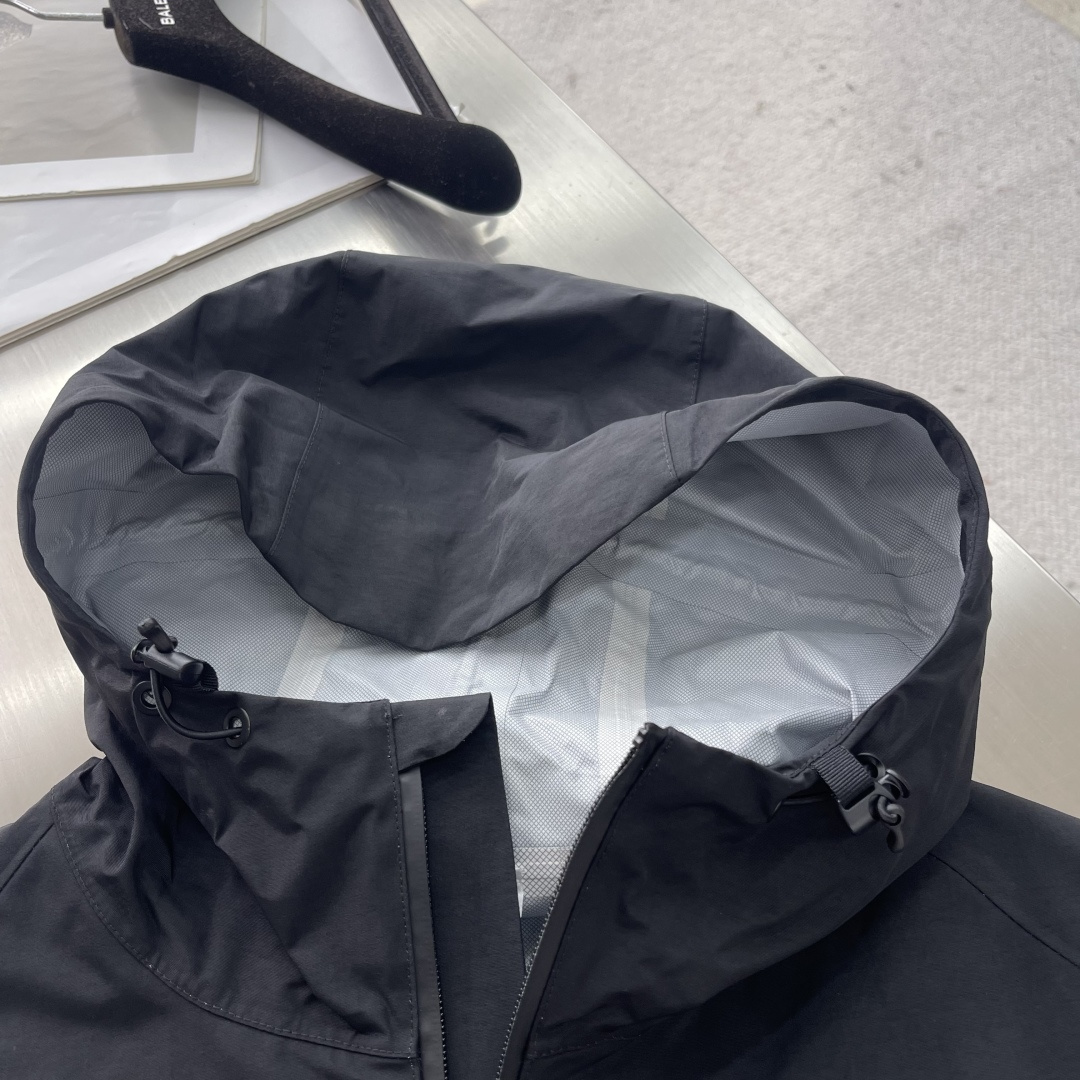 -Mertra 温变印花（软壳冲锋衣）（澳大利亚品牌）软壳面料采用三防功能，面料表面采用温控印花工艺，遇