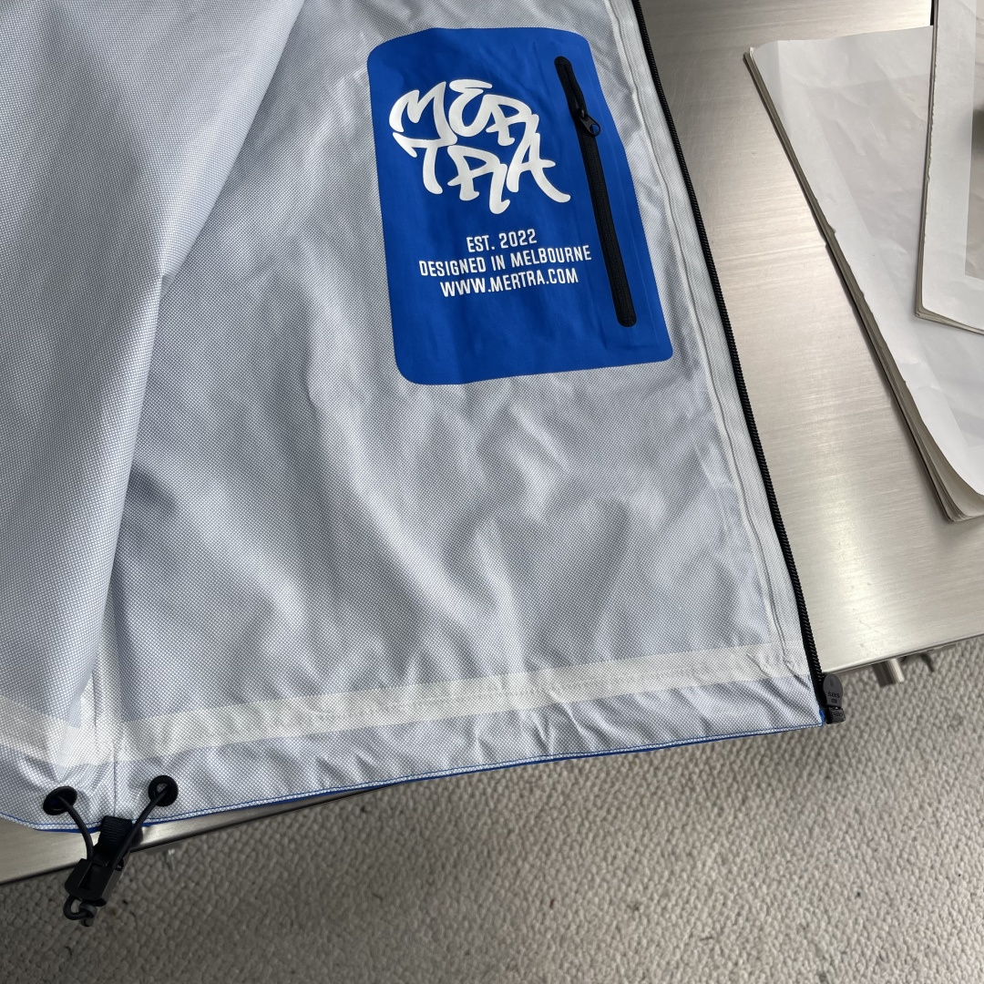 -Mertra 温变印花（软壳冲锋衣）（澳大利亚品牌）软壳面料采用三防功能，面料表面采用温控印花工艺，遇