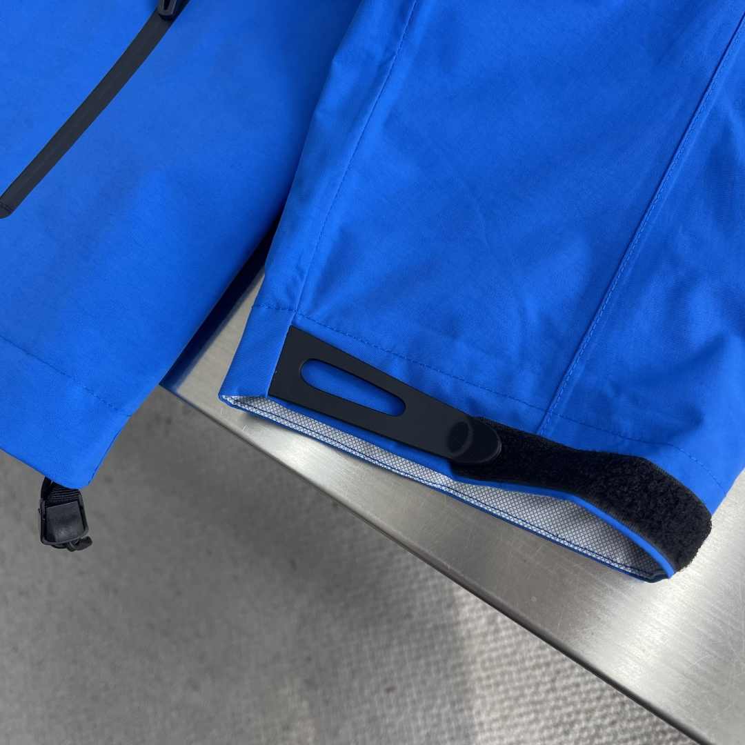 -Mertra 温变印花（软壳冲锋衣）（澳大利亚品牌）软壳面料采用三防功能，面料表面采用温控印花工艺，遇