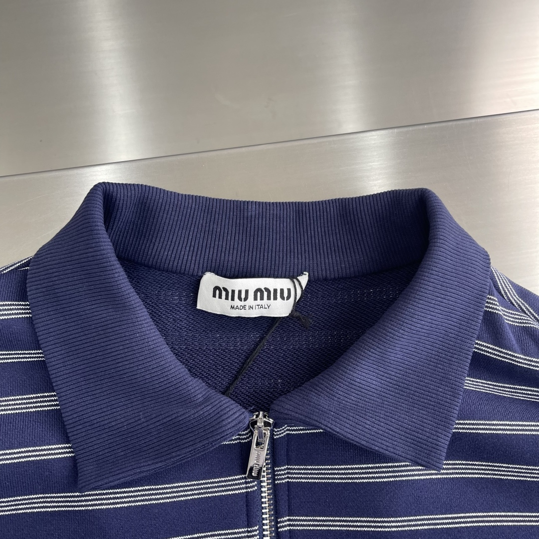 -MIU MIU 25fw 蓝白条纹Polo卫衣采用50支 400克双股精纺棉纱，纱线细密强韧，确保面料