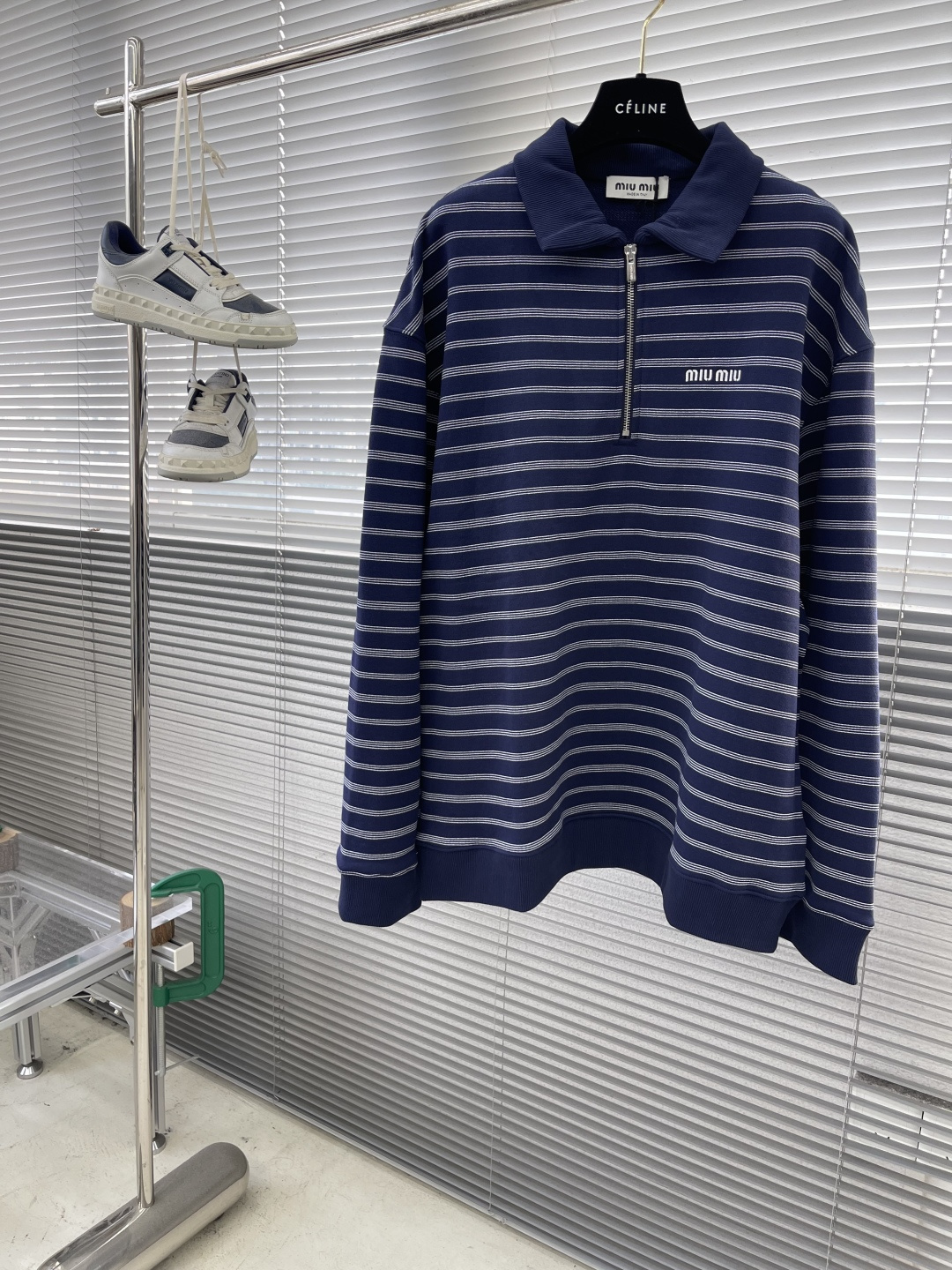 -MIU MIU 25fw 蓝白条纹Polo卫衣采用50支 400克双股精纺棉纱，纱线细密强韧，确保面料