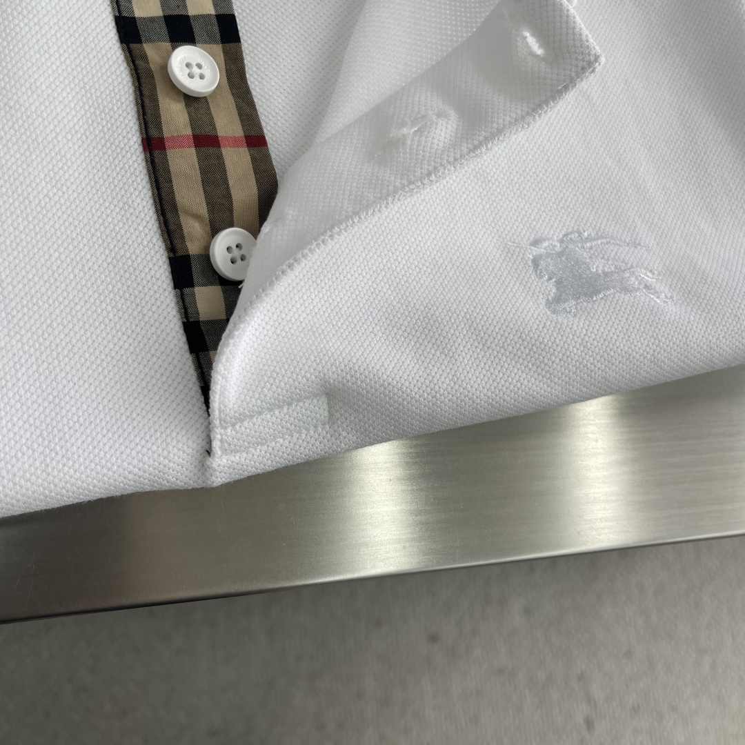 -BBR 长袖翻领T恤面料采用特织新工艺单珠地，面料硬挺，舒适克重高达300克左右做工精细，门禁采用格纹