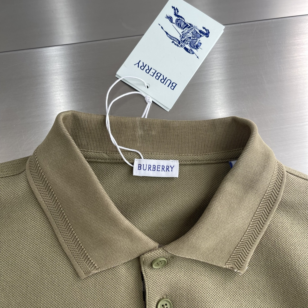 -BBR 长袖翻领T恤面料采用特织新工艺单珠地，面料硬挺，舒适克重高达300克左右做工精细，门禁采用格纹