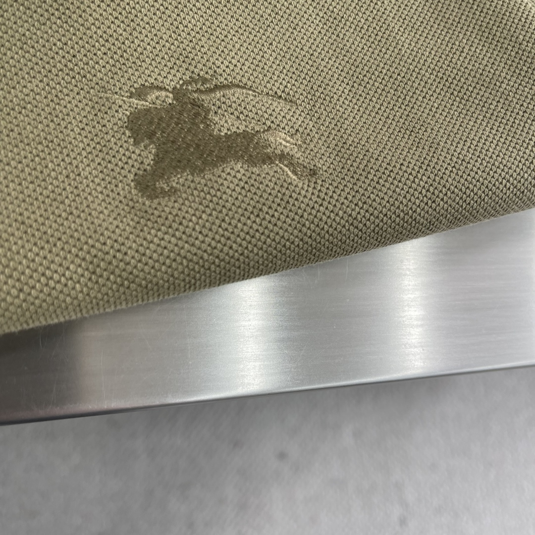 -BBR 长袖翻领T恤面料采用特织新工艺单珠地，面料硬挺，舒适克重高达300克左右做工精细，门禁采用格纹