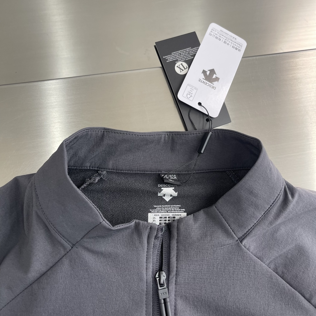 -迪桑特 25秋季新品男士户外运动休闲立领夹克外套!线上线下同步!客供弹力面料!90%锦纶+10%氨纶!