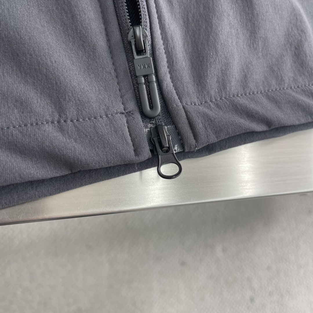 -迪桑特 25秋季新品男士户外运动休闲立领夹克外套!线上线下同步!客供弹力面料!90%锦纶+10%氨纶!