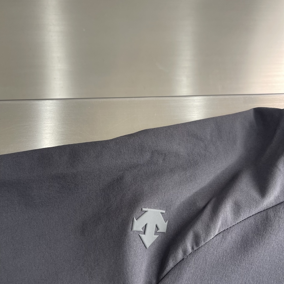 -迪桑特 25秋季新品男士户外运动休闲立领夹克外套!线上线下同步!客供弹力面料!90%锦纶+10%氨纶!