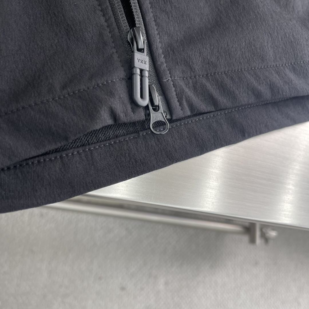 -迪桑特 25秋季新品男士户外运动休闲立领夹克外套!线上线下同步!客供弹力面料!90%锦纶+10%氨纶!