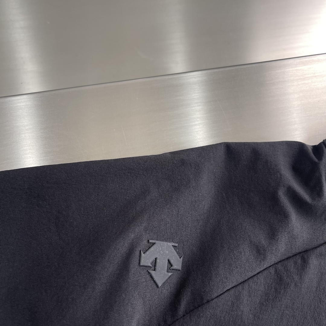 -迪桑特 25秋季新品男士户外运动休闲立领夹克外套!线上线下同步!客供弹力面料!90%锦纶+10%氨纶!