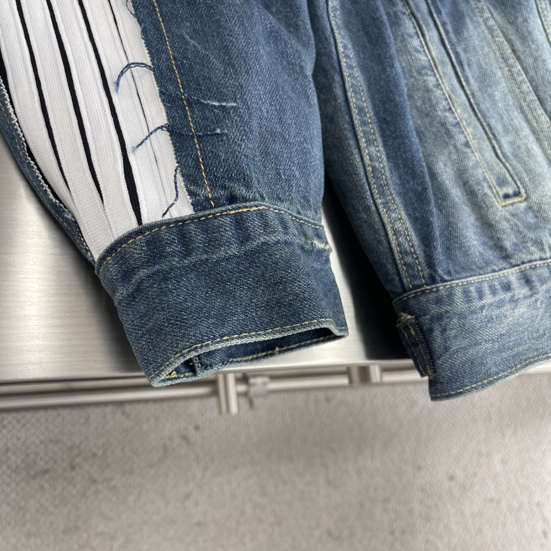 -Balenciag CUT-UP 牛仔夹克定制棉韵丹宁与幻影科技交织的复古织料 质感卓越 舒适贴肤 以