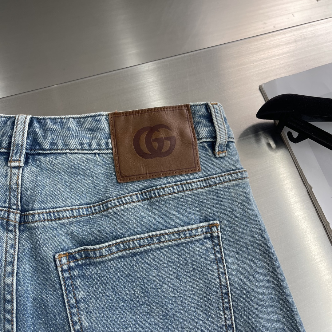 -GUCC 25fw新款印花牛仔长裤宽松版型GG标识洗水做旧带弹力牛仔裤满满的设计细节，真皮料饰物，面料