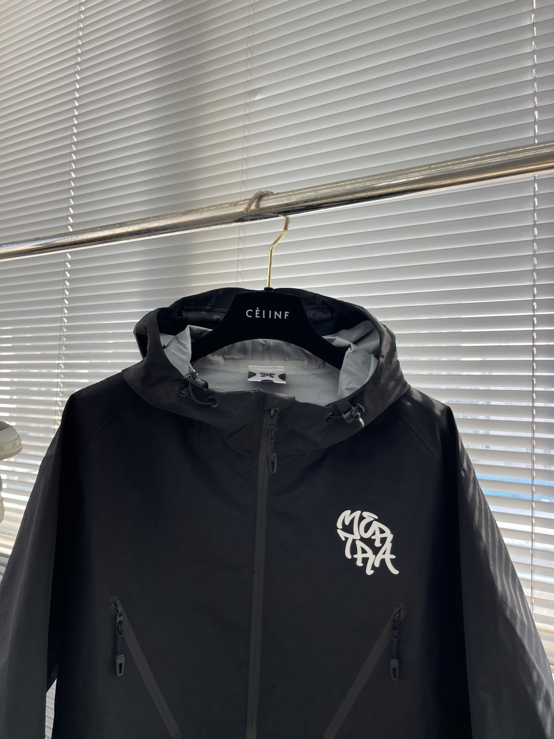 -Mertra 温变印花（软壳冲锋衣）（澳大利亚品牌）软壳面料采用三防功能，面料表面采用温控印花工艺，遇