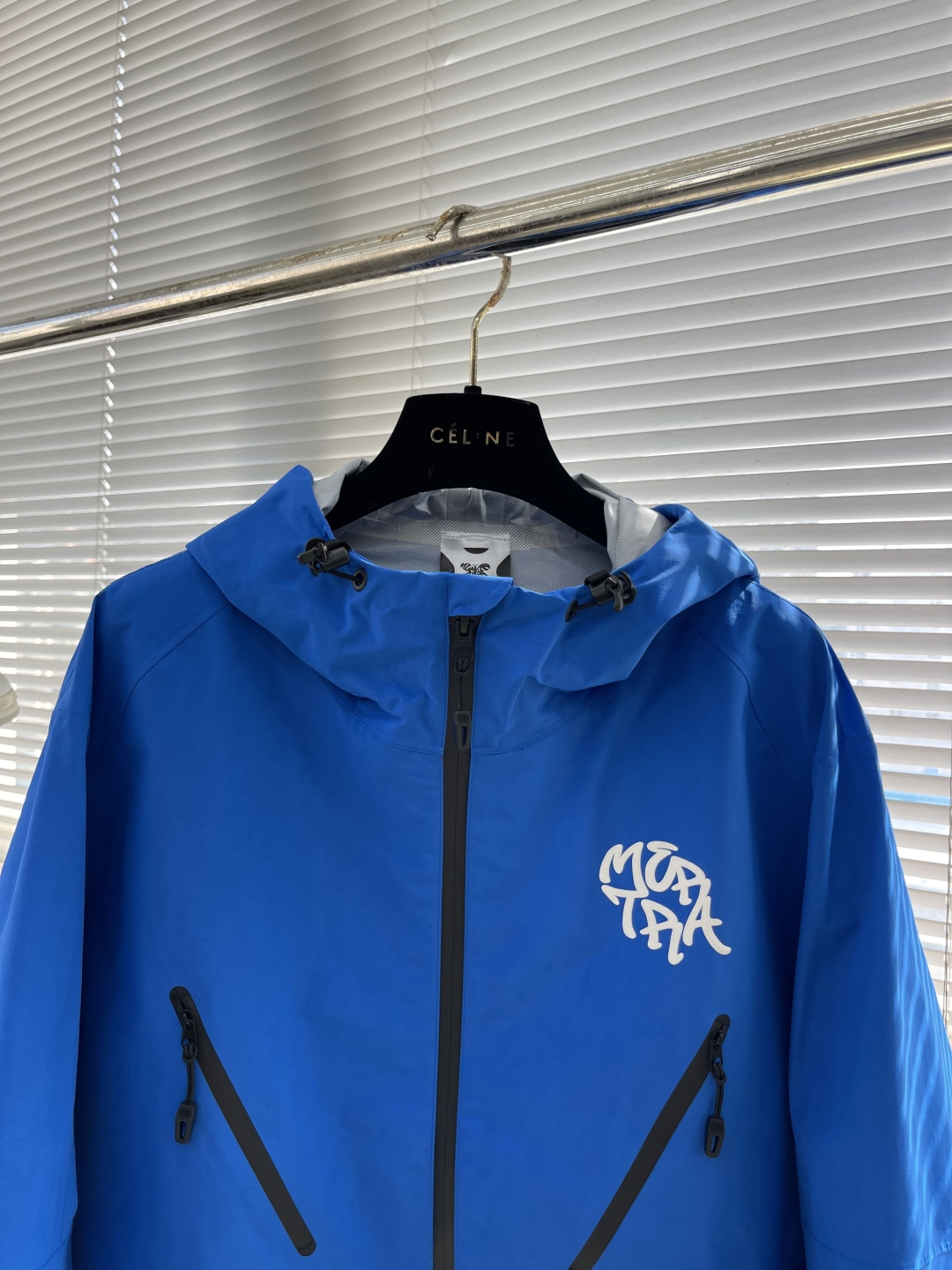 -Mertra 温变印花（软壳冲锋衣）（澳大利亚品牌）软壳面料采用三防功能，面料表面采用温控印花工艺，遇