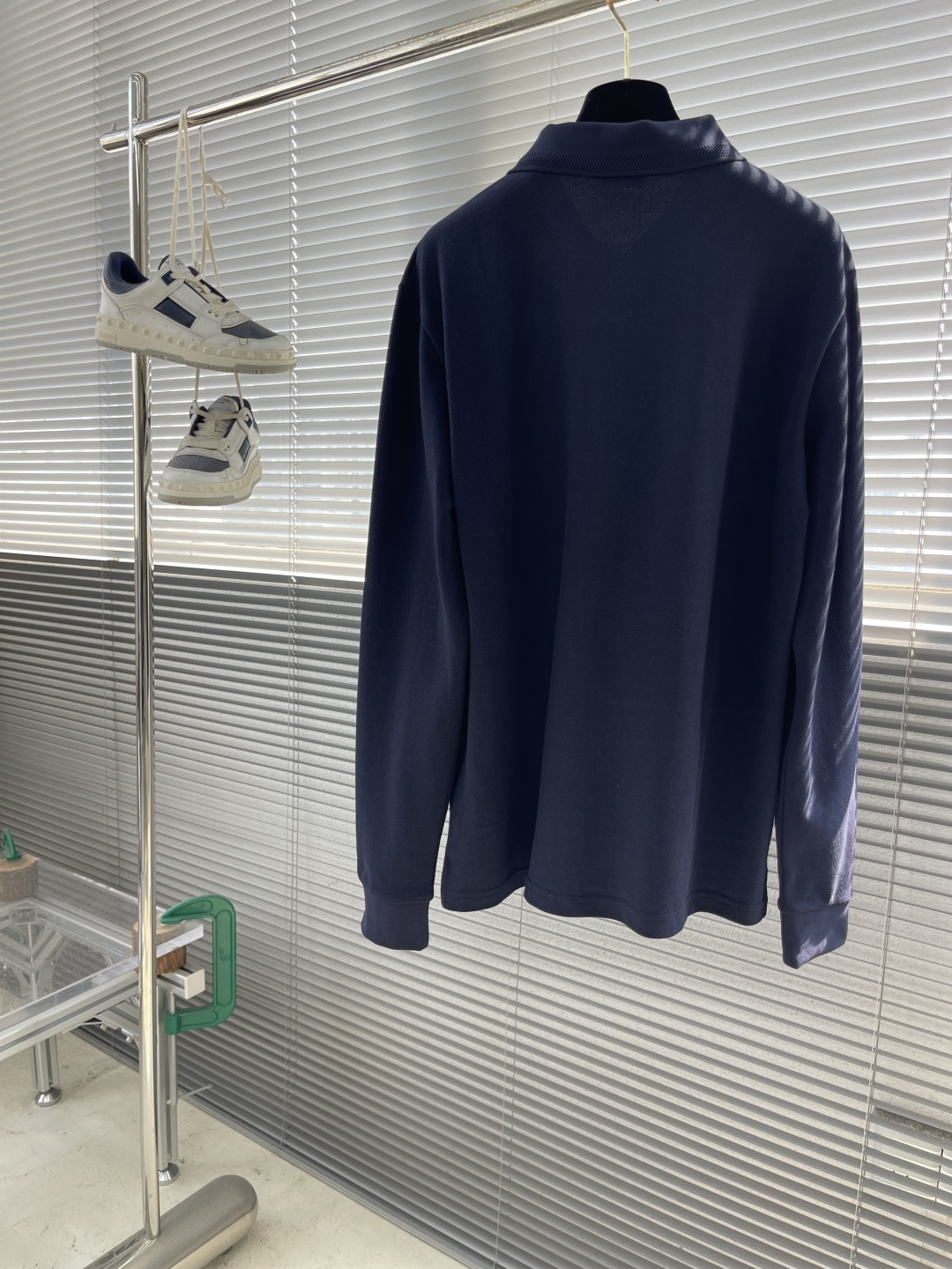 -BBR 长袖翻领T恤面料采用特织新工艺单珠地，面料硬挺，舒适克重高达300克左右做工精细，门禁采用格纹