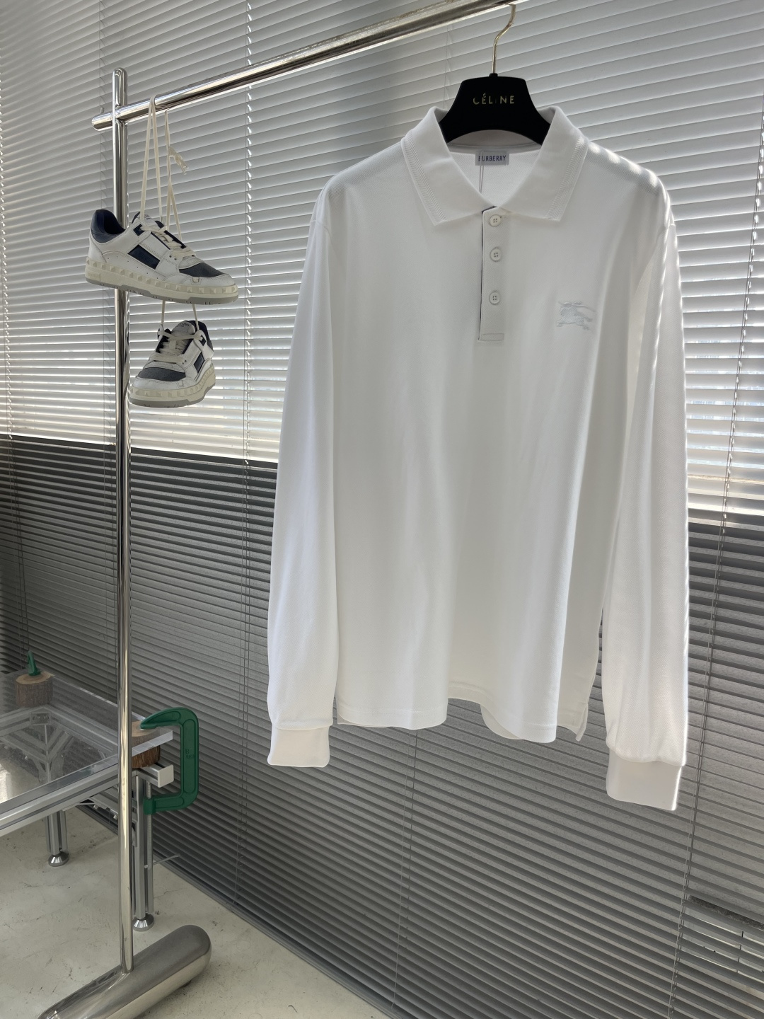 -BBR 长袖翻领T恤面料采用特织新工艺单珠地，面料硬挺，舒适克重高达300克左右做工精细，门禁采用格纹