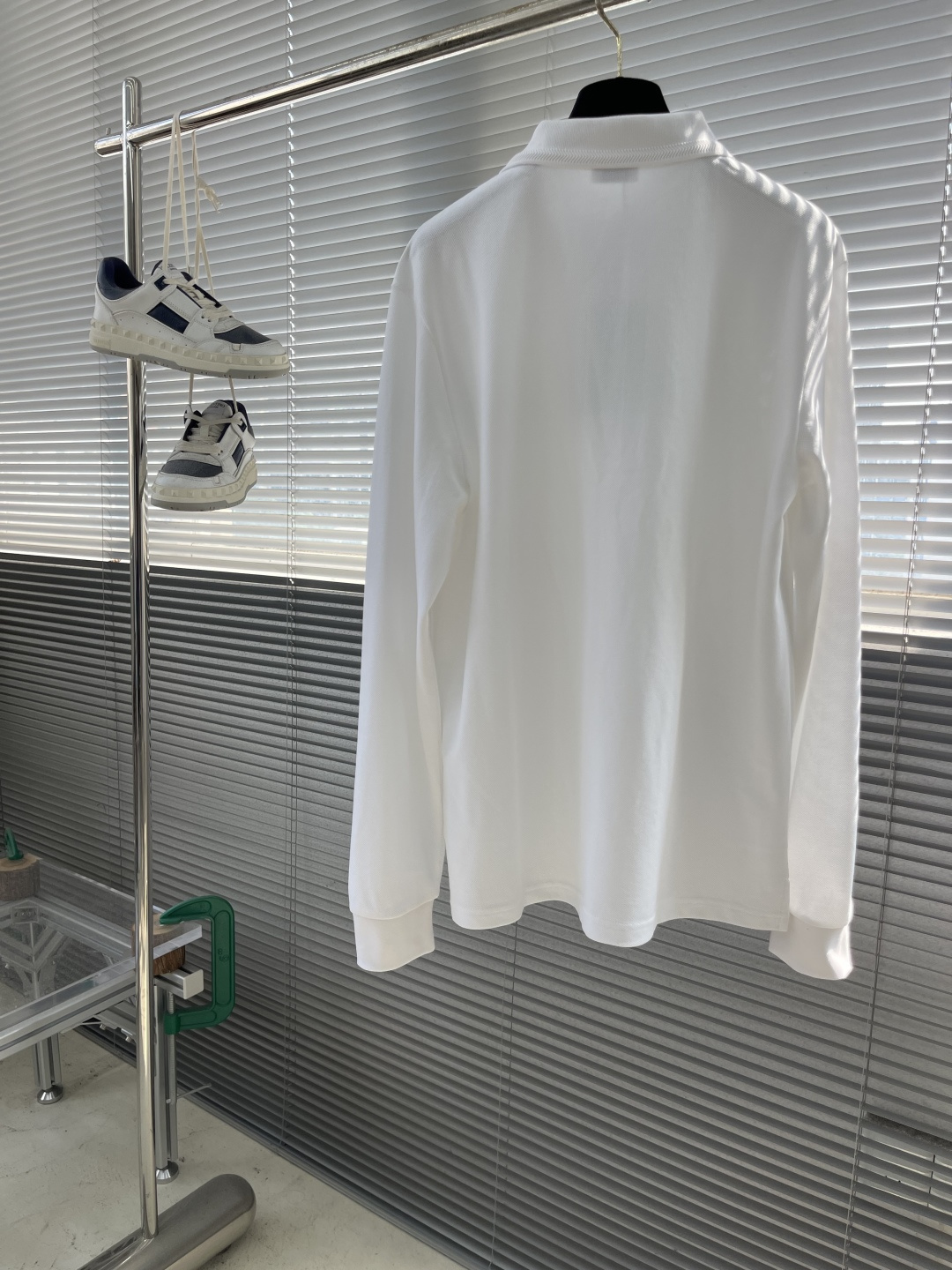 -BBR 长袖翻领T恤面料采用特织新工艺单珠地，面料硬挺，舒适克重高达300克左右做工精细，门禁采用格纹