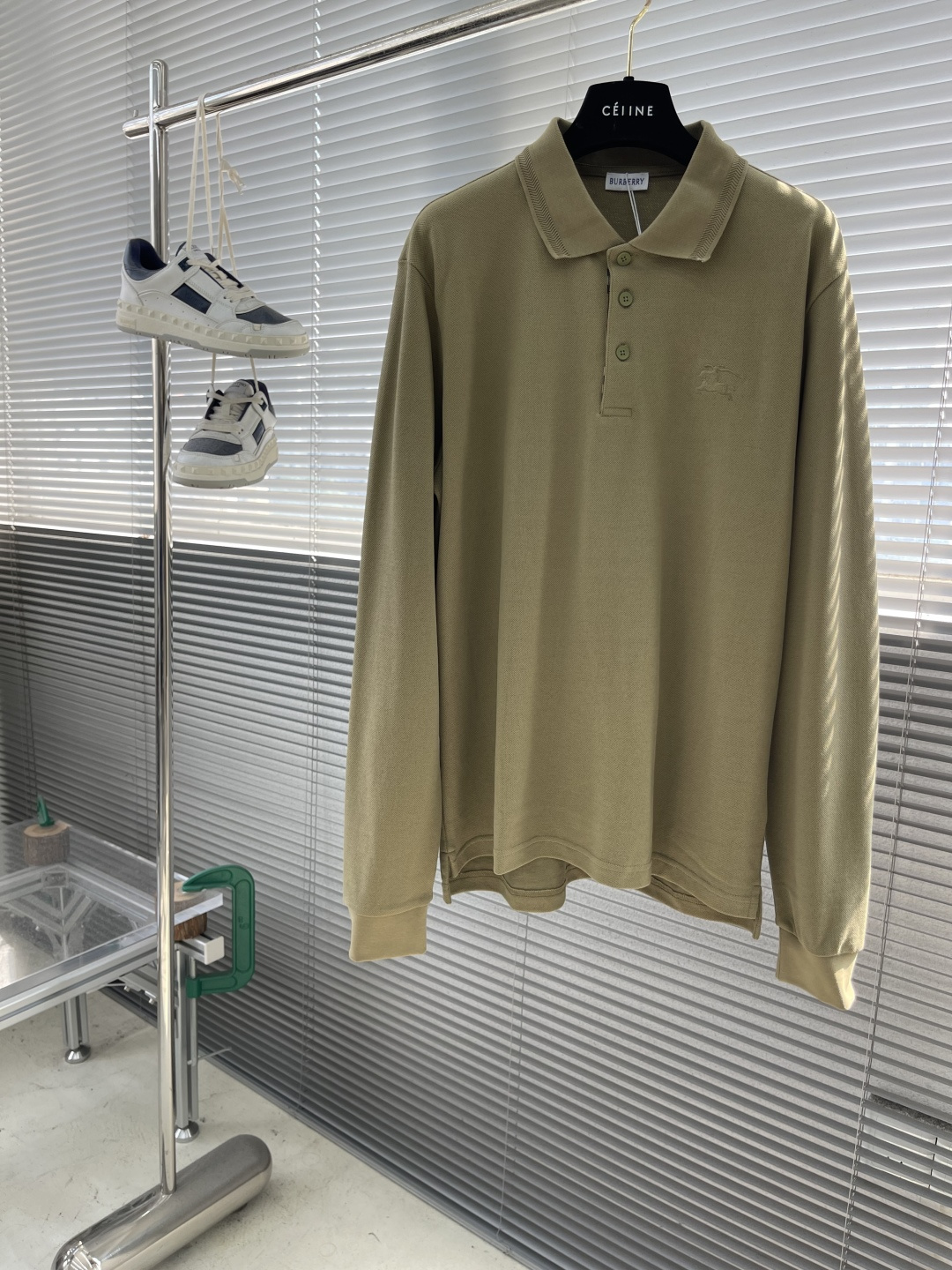 -BBR 长袖翻领T恤面料采用特织新工艺单珠地，面料硬挺，舒适克重高达300克左右做工精细，门禁采用格纹