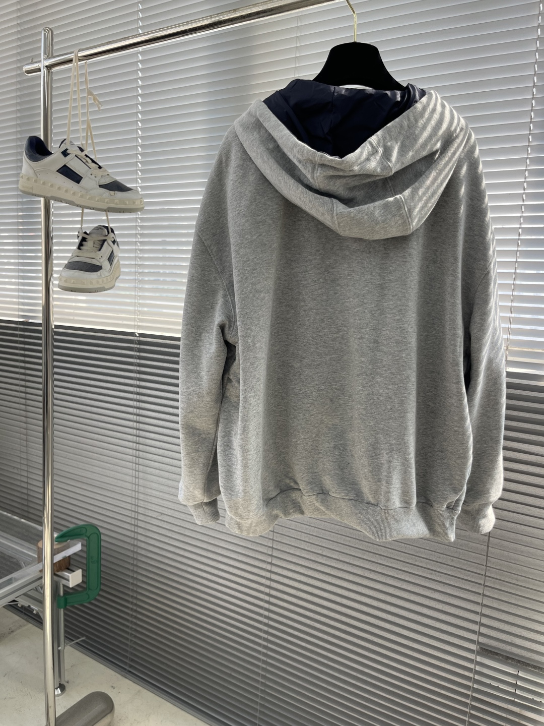 -MIU MIU 25FW双面穿连帽外套针织面采用400g/m²高克重双纱毛圈布，采用双纱并线编织，比单