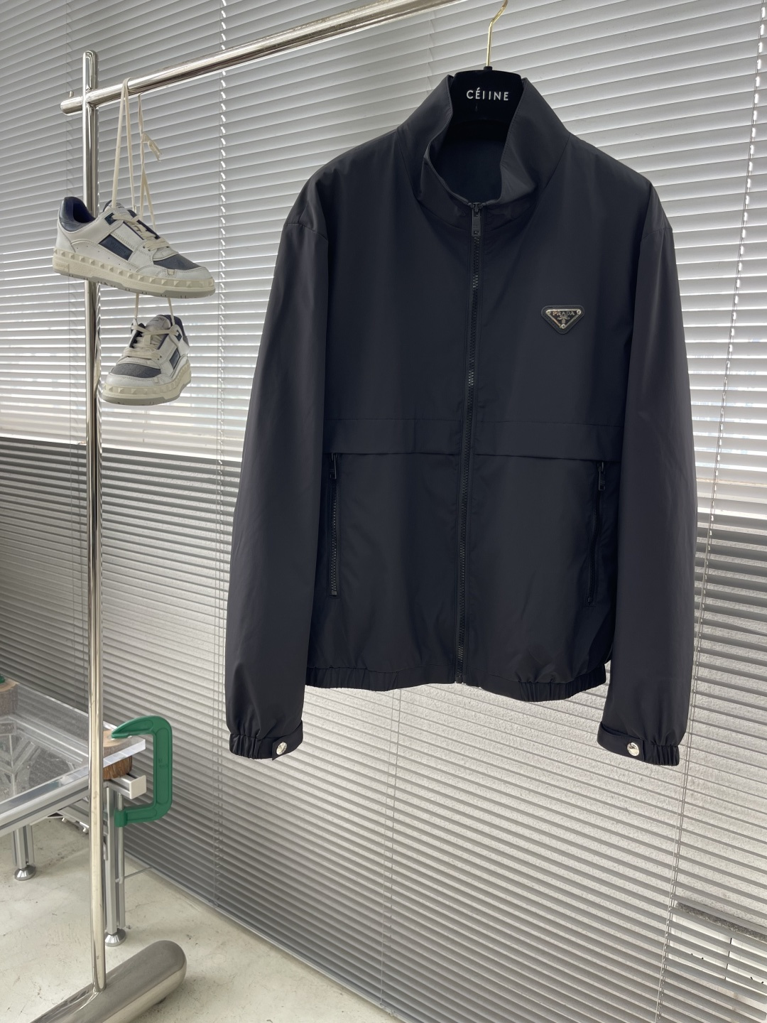 -PRAD 2025秋冬新款立领夹克外套 经典爆款夹克推荐！高织超细腻的高科技爽滑复合布材质，上层面料定