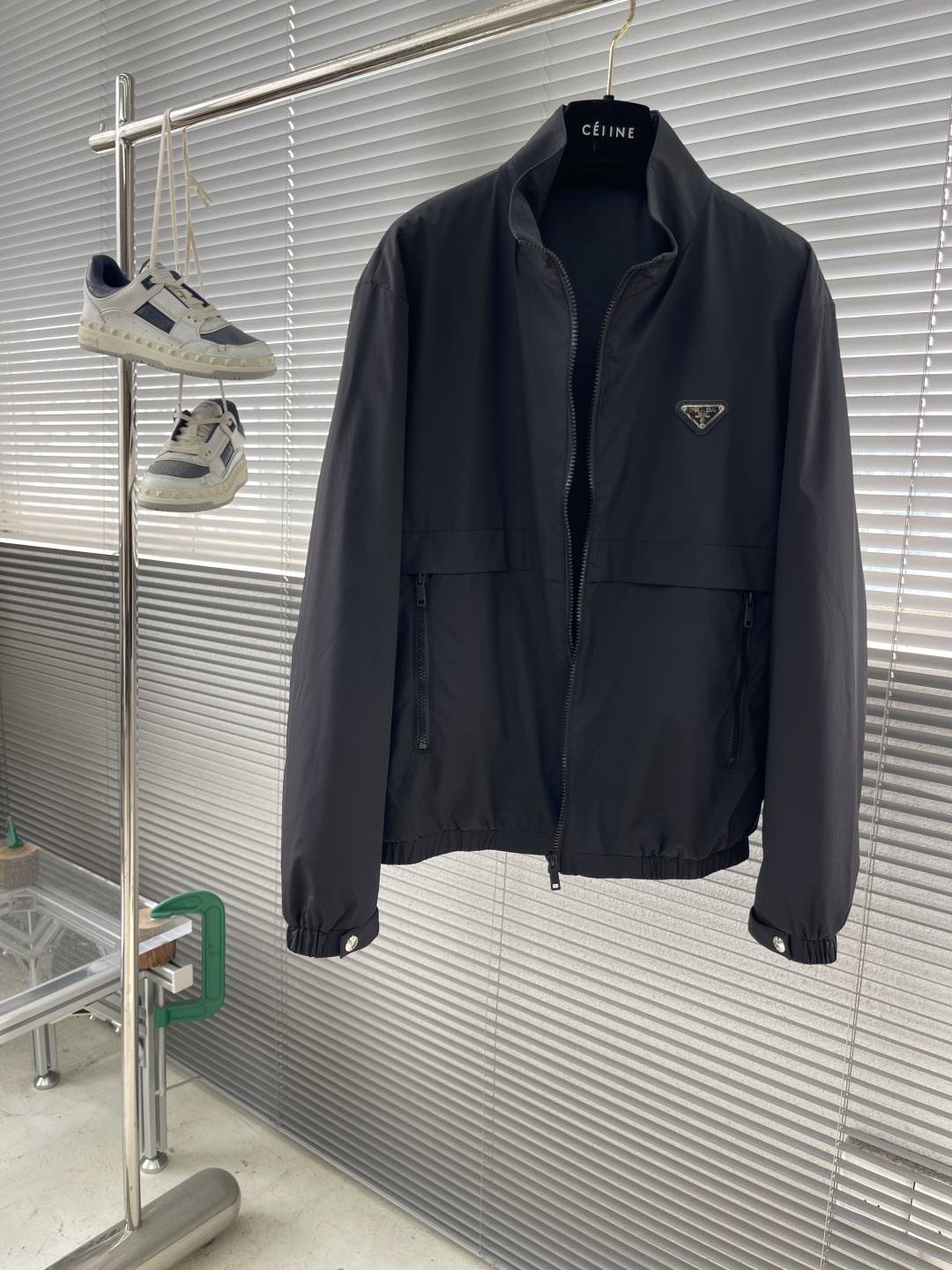 -PRAD 2025秋冬新款立领夹克外套 经典爆款夹克推荐！高织超细腻的高科技爽滑复合布材质，上层面料定