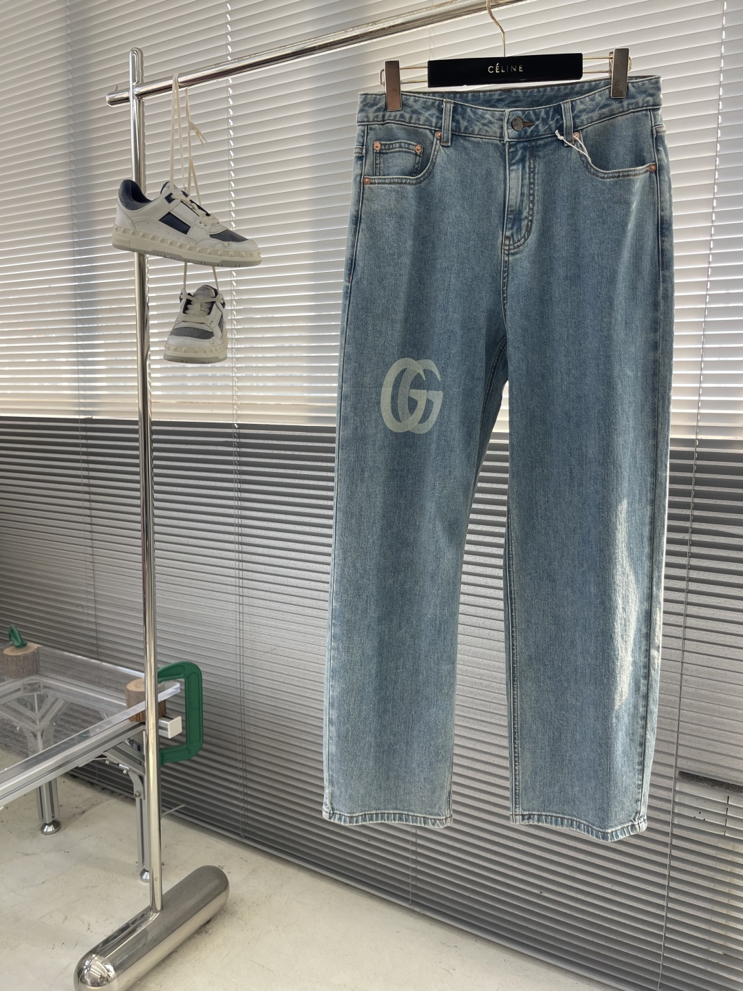 -GUCC 25fw新款印花牛仔长裤宽松版型GG标识洗水做旧带弹力牛仔裤满满的设计细节，真皮料饰物，面料