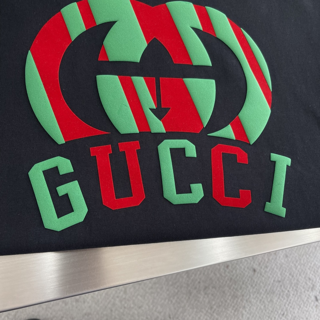 -GUCC 新款双G 发泡立体字母T恤红绿搭配具有很强的视觉冲击力 即时尚又充满活力 肩部通肩压条 28