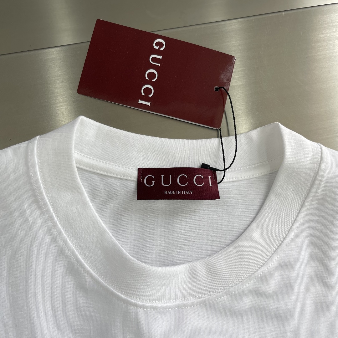 -GUCC 新款双G 发泡立体字母T恤红绿搭配具有很强的视觉冲击力 即时尚又充满活力 肩部通肩压条 28