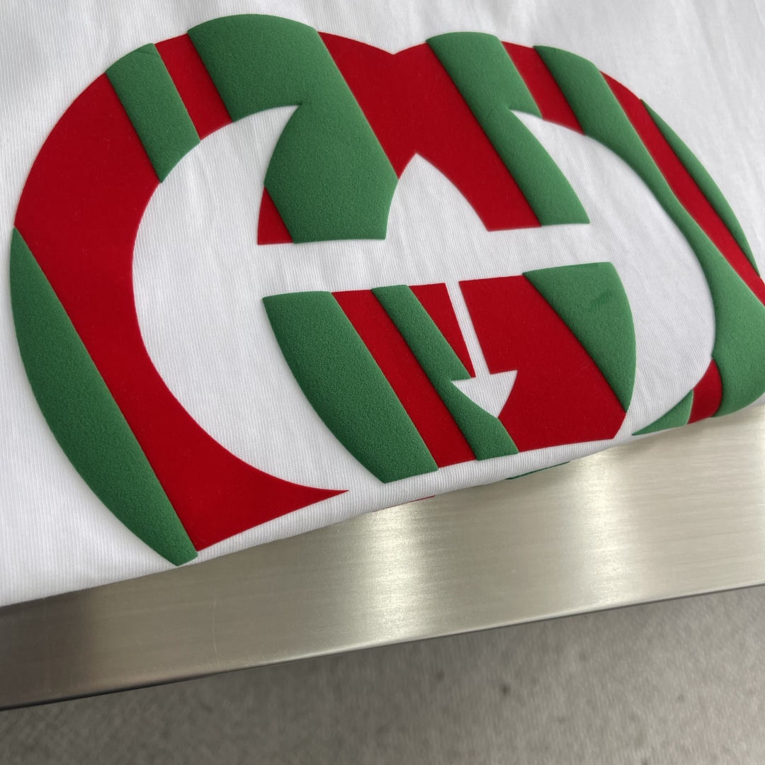 -GUCC 新款双G 发泡立体字母T恤红绿搭配具有很强的视觉冲击力 即时尚又充满活力 肩部通肩压条 28