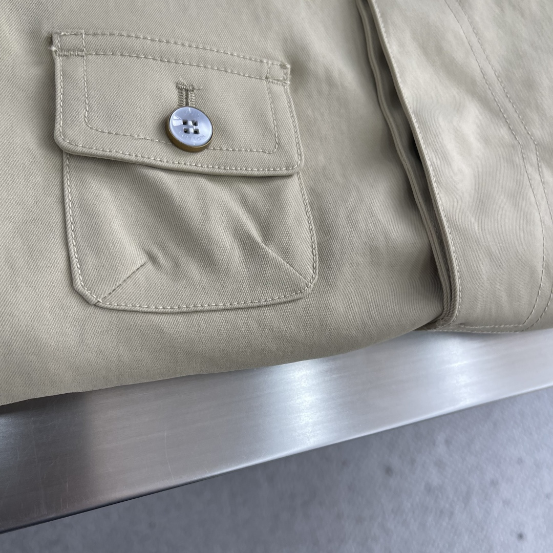 -驴牌 2025早秋新品夹克外套，工装风设计！特殊工艺涂层棉质面料，胎牛皮工艺领口。内里两侧隐形口袋，1